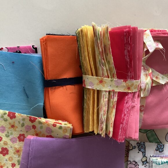 A Bundle Of 5" Inch Fabric Squares Charm Pack An Assortment of Colors & Prints - Picture 4 of 10